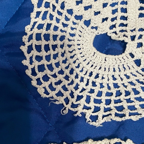 4 Vintage Doilies - Picture 8 of 11